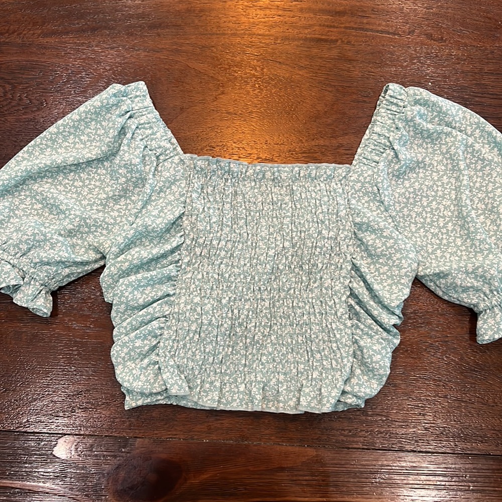 ✨🩵Altar’d State Floral Ruffle Cropped Blouse! Sooo Cute! XS 🩵✨ - Picture 5 of 6